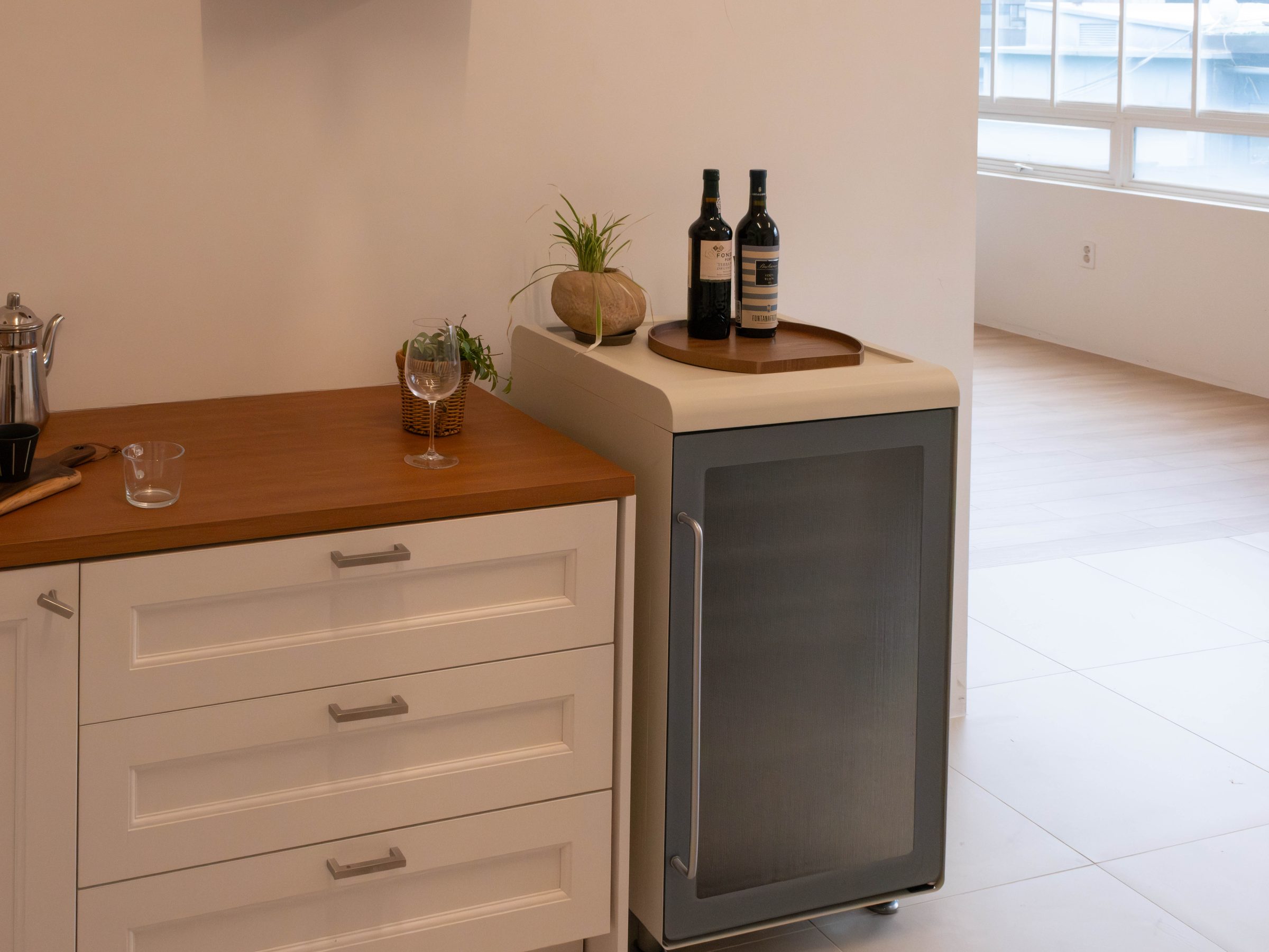 TERUVA wine cooler on a kitchen counter
